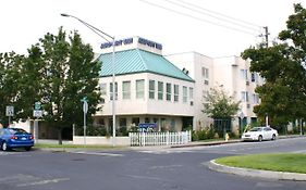 Airport Inn  2*